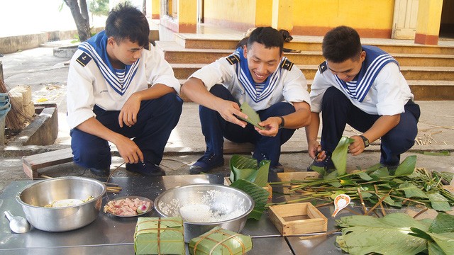 ເມືອງເກາະເຈື່ອງຊາຕ້ອນຮັບບຸນເຕັດຢ່າງເບີກບານມ່ວນຊື່ນ - ảnh 1